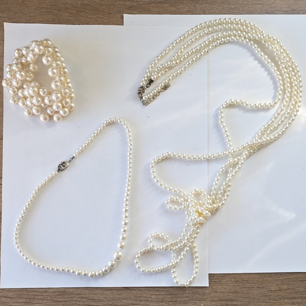 Elegant Simulated Pearl Necklace and Bracelet Set